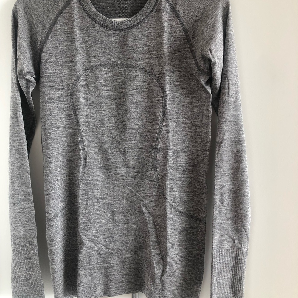 lululemon swiftly tech long sleeve.GREAT CONDITION